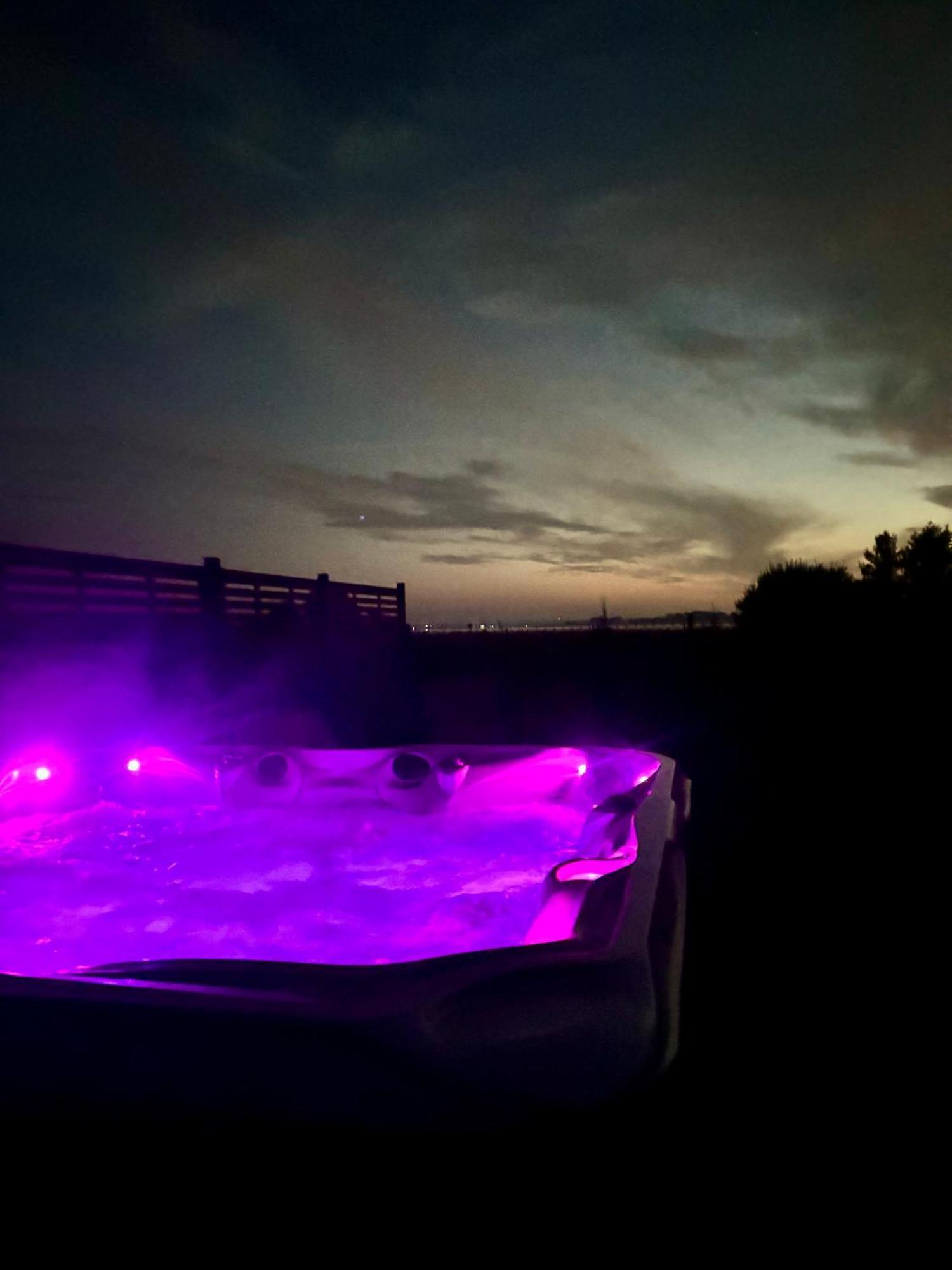 Wodne Widoki - Letniskowy Z Jacuzzi Ferienhaus *